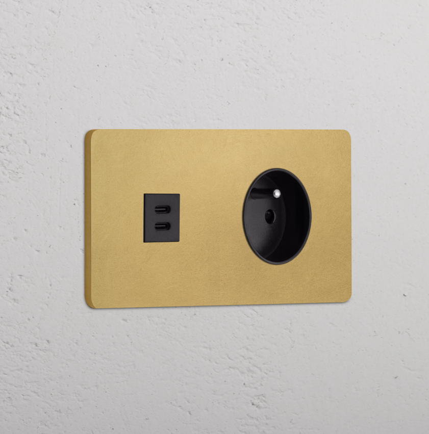 Grove Okrągły moduł gniazda USB 30 W i francuskiego w podwójnej ramce czarny