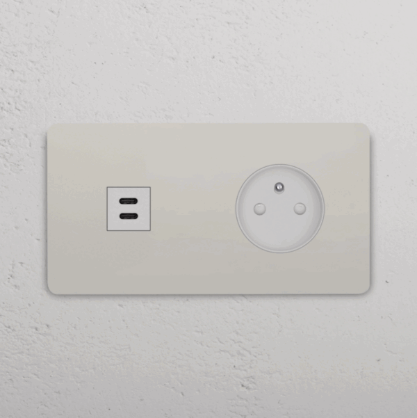 Grove Okrągły moduł gniazda USB 30 W i francuskiego w podwójnej ramce nikiel biały