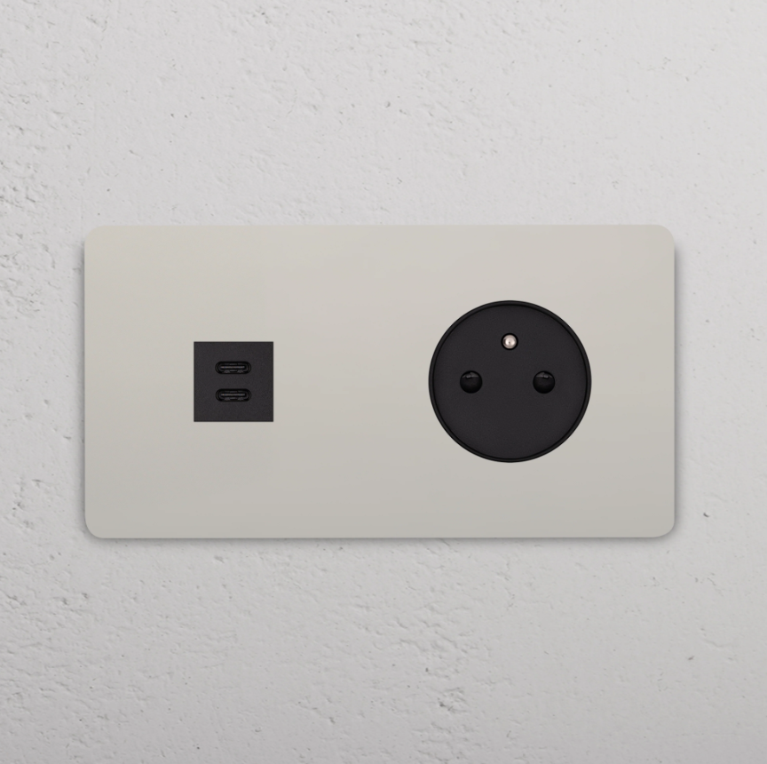 Grove Okrągły moduł gniazda USB 30 W i francuskiego w podwójnej ramce nikiel czarny