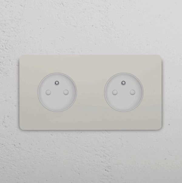 Grove Okrągły moduł gniazda francuskiego x 2 w podwójnej ramce nikiel biały