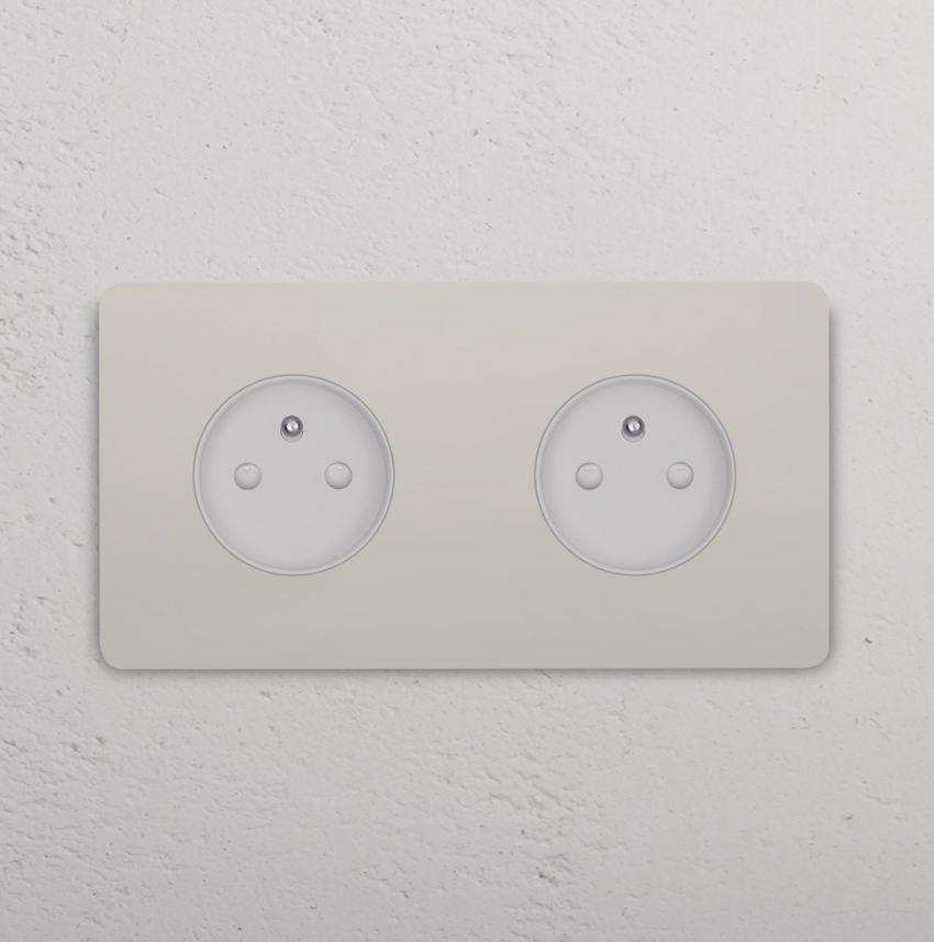 Grove Okrągły moduł gniazda francuskiego x 2 w podwójnej ramce nikiel biały