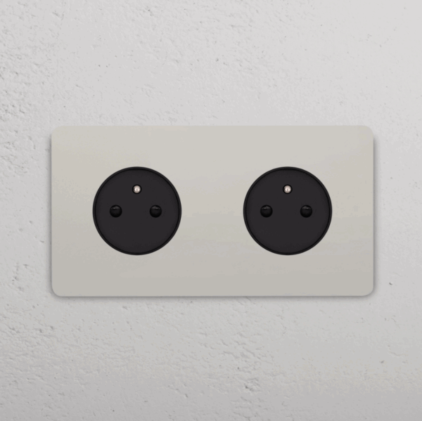 Grove Okrągły moduł gniazda francuskiego x 2 w podwójnej ramce nikiel czarny