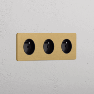 Grove Okrągły moduł gniazda francuskiego x 3 w potrójnej ramce czarne