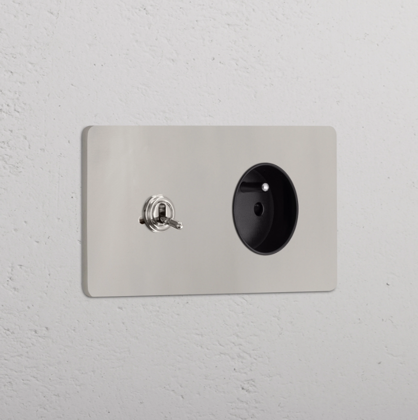 Grove Włącznik dźwigniowy oraz okrągły moduł gniazda francuskiego w podwójnej ramce nikiel czarny